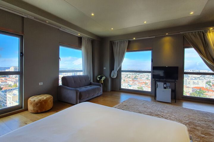 Room 21 of 49