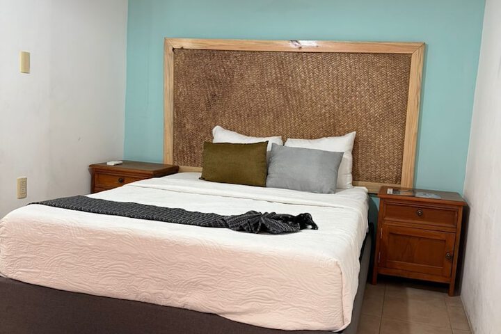 Room 140 of 242