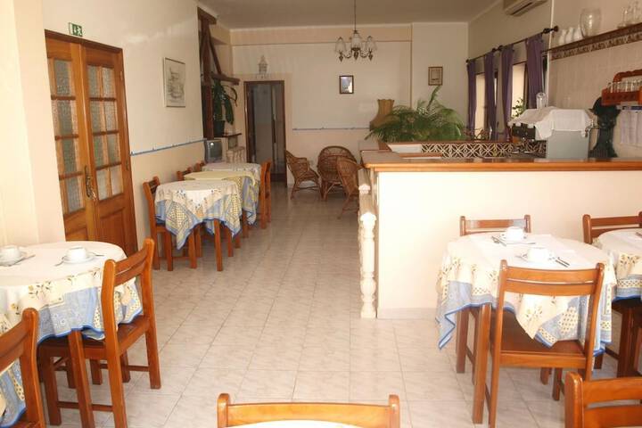 Dining 32 of 50