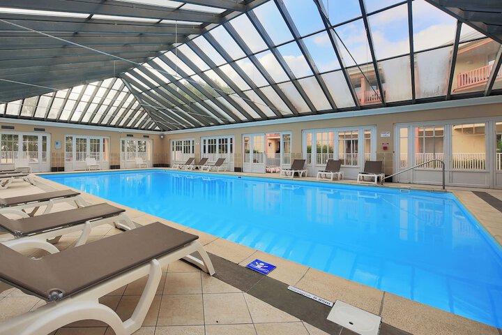 Hotel Pool