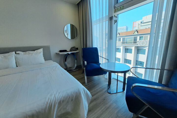 Room 13 of 52