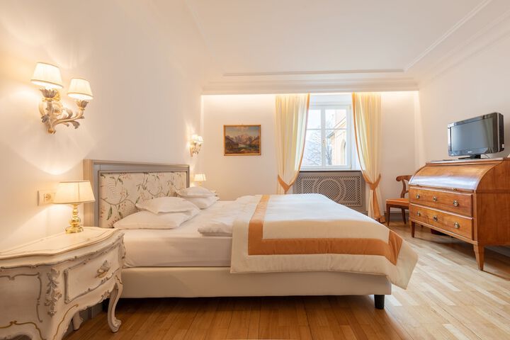 Room 12 of 69