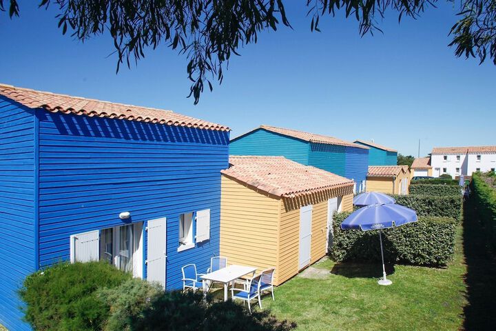 Colorful Semi-detached House Just 300m. Away From the Beach