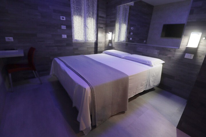 Room 15 of 34