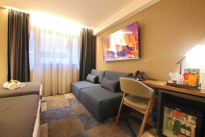 Room 20 of 100