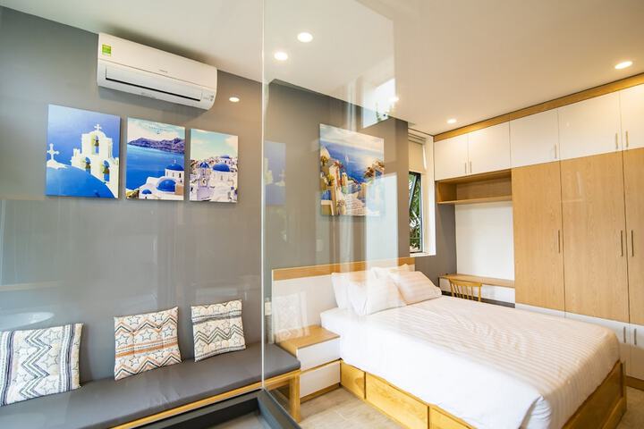 Room 4 of 28