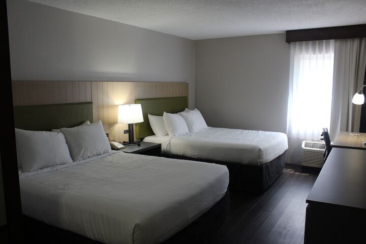 2 Queen Beds (3 of 13)