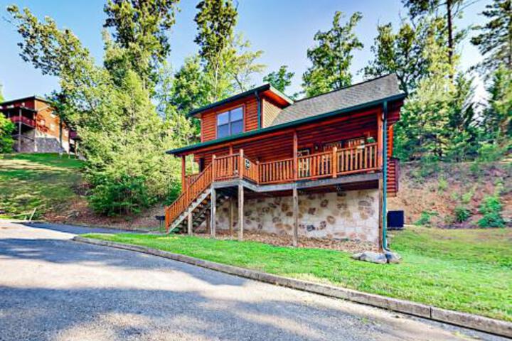 1664 Mountain Lodge Way Home in Sevierville, TN