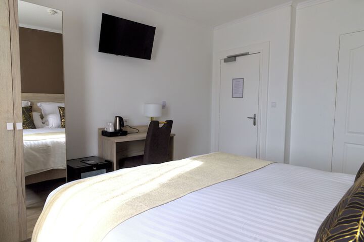 Room 11 of 25