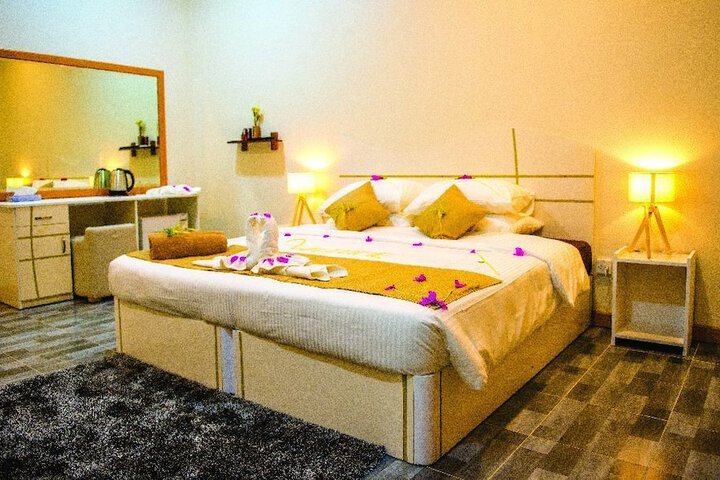 Room 6 of 9