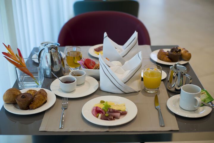 Breakfast/Coffee Service 40 of 46