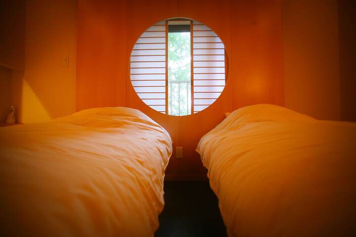 Room 24 of 319