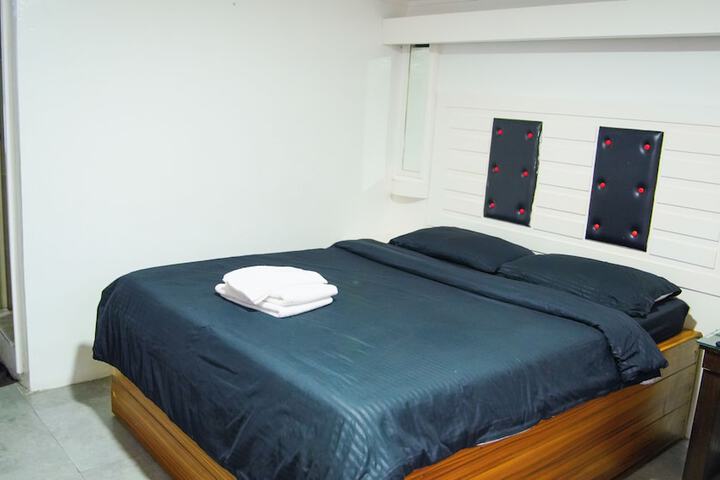 Room 17 of 127