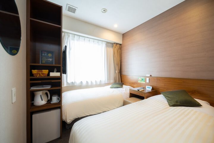 Room 8 of 72