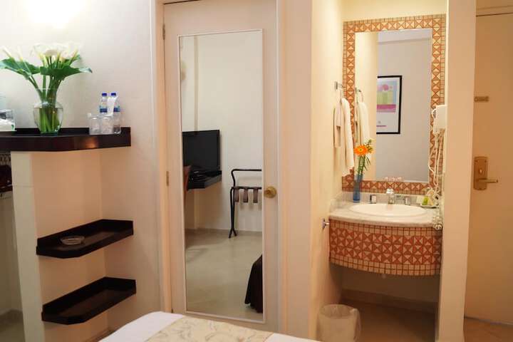 Room 48 of 57