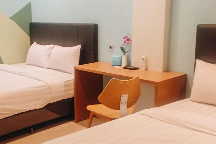 Room 5 of 9