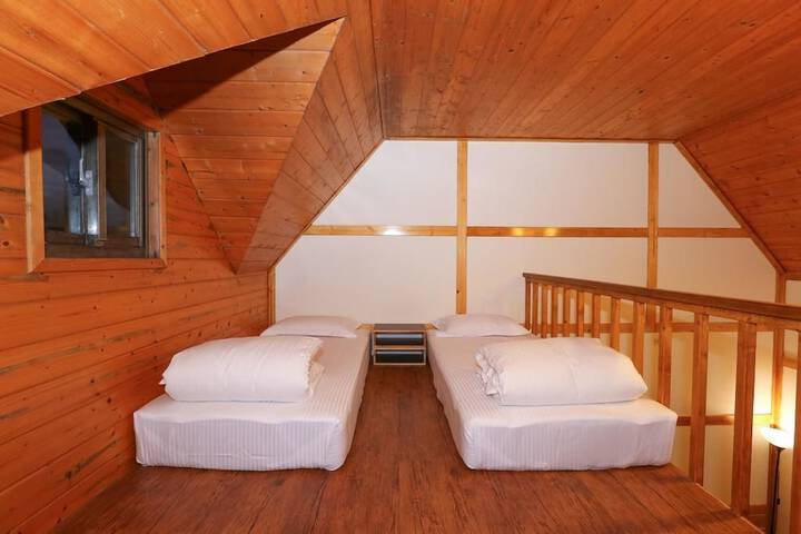 Room 12 of 37