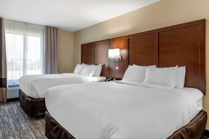 1 King Bed Suite (3 of 9)