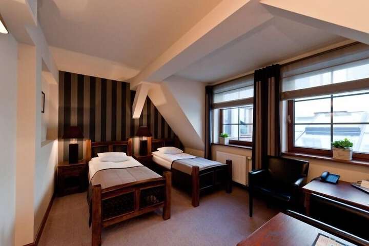 Room 10 of 65