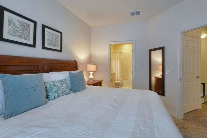 Room 4 of 33