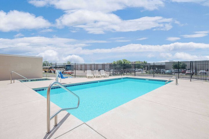 Hotel Pool