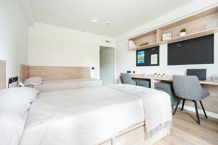 Room 8 of 18