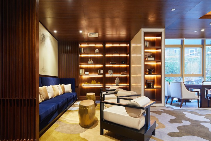 Lounge 72 of 93