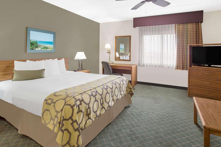1 King Bed (4 of 14)