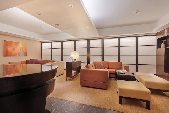 Lounge 84 of 130
