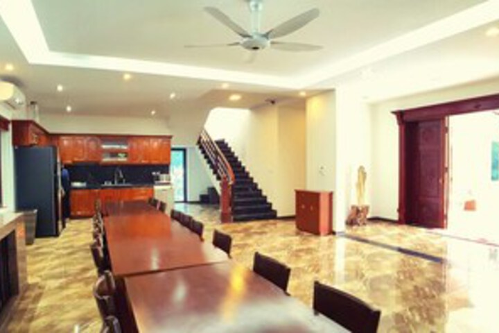 Room 13 of 23