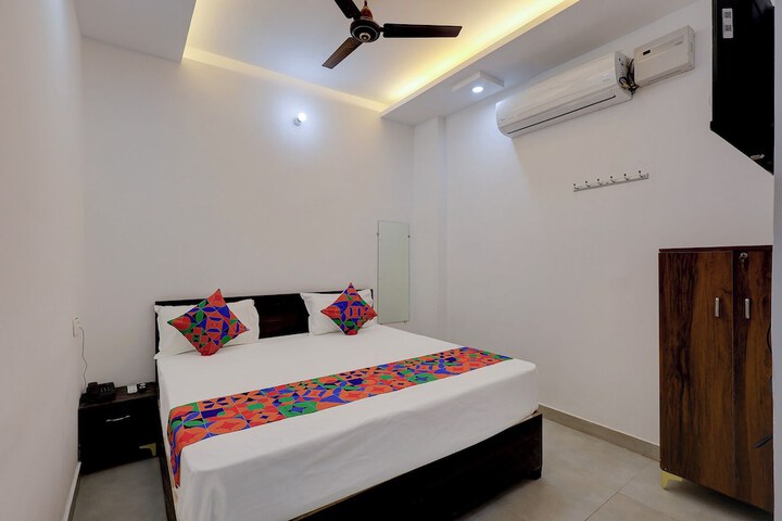 Room 17 of 33