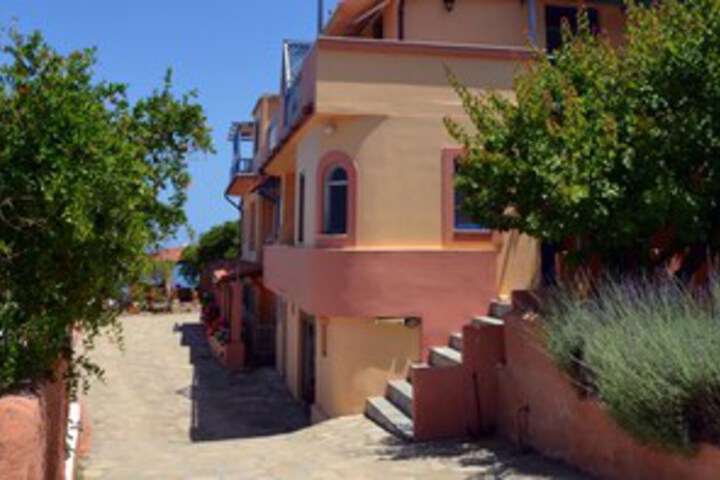 Hotel Exterior 22 of 120