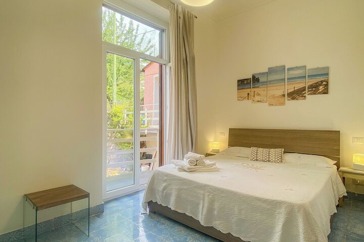 Room 10 of 61