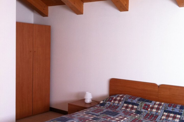 Room 2 of 16