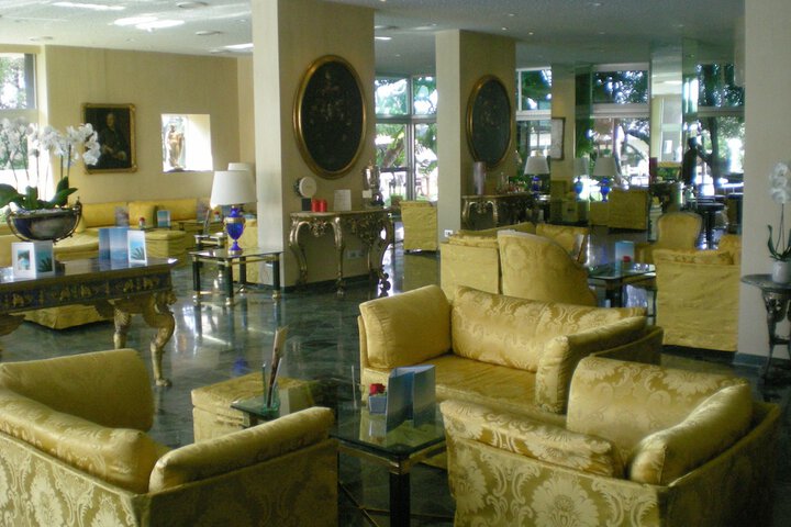 Entrance & Lobby