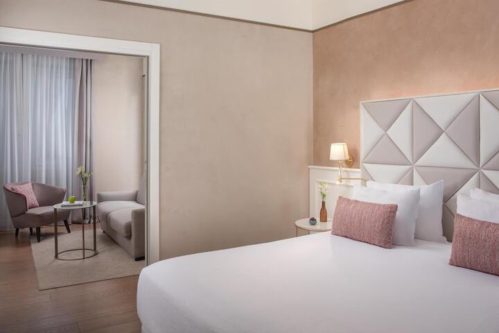 Room 25 of 79