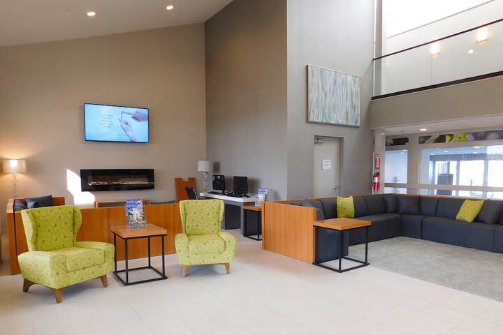 Lobby lounge