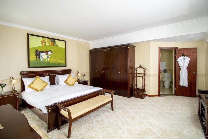 Room 75 of 325