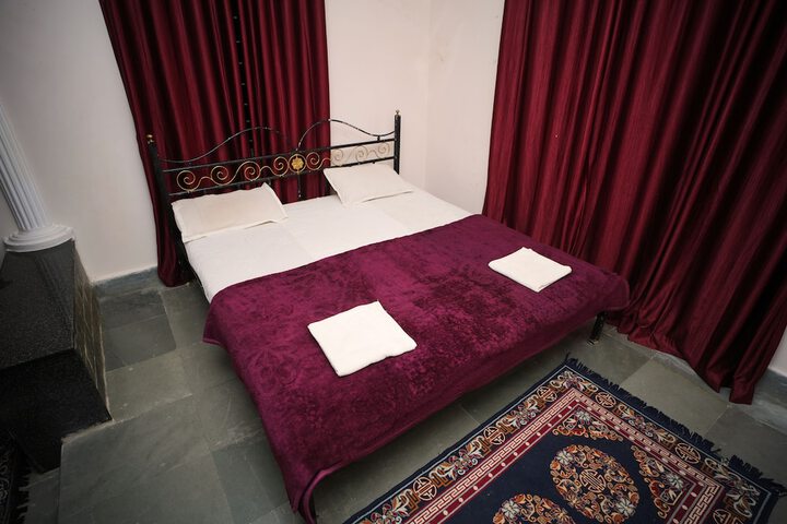 Room 14 of 94