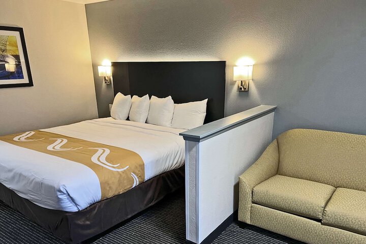 1 King Bed (13 of 13)