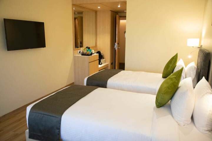 Room 3 of 21