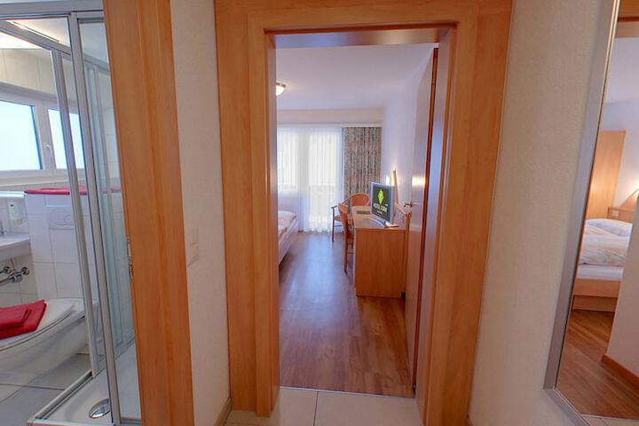 Room 13 of 79