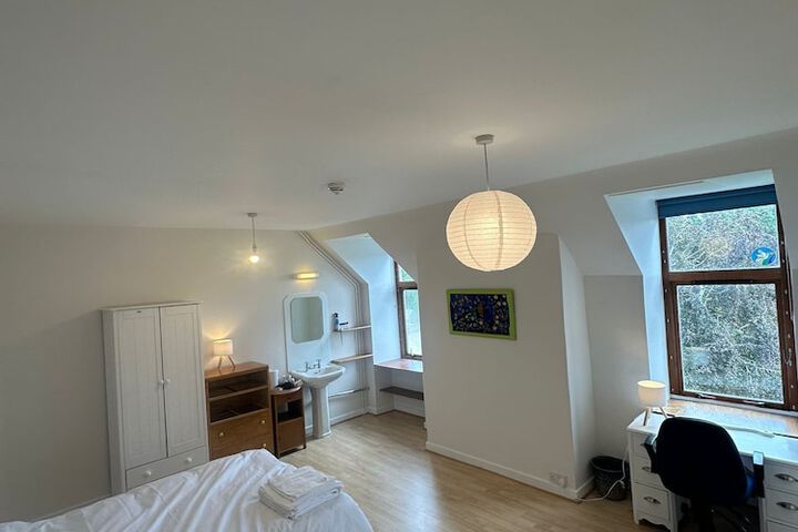 Room 9 of 32