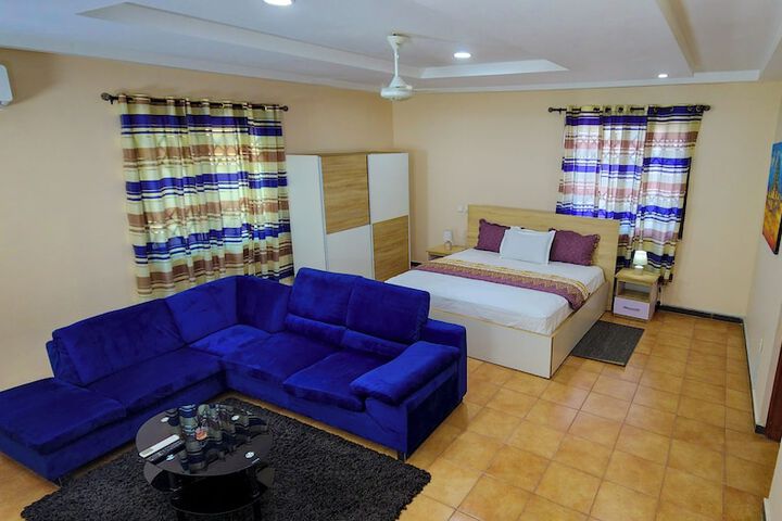 Room 17 of 33