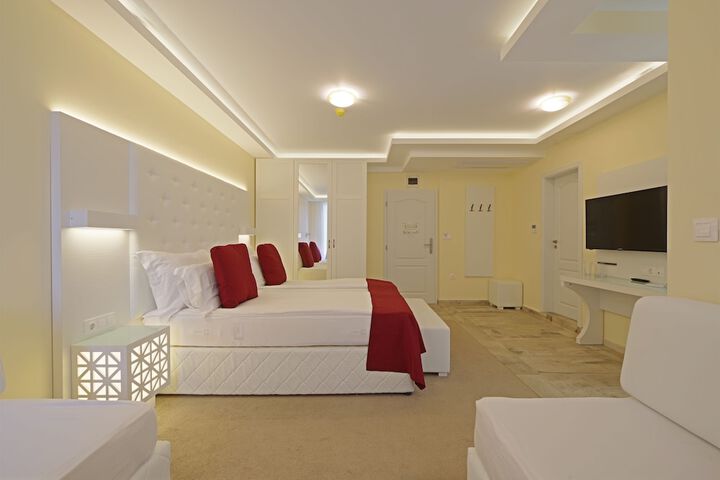Room 15 of 48