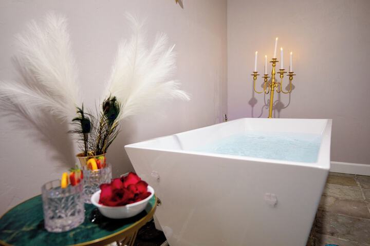 Indoor spa tub