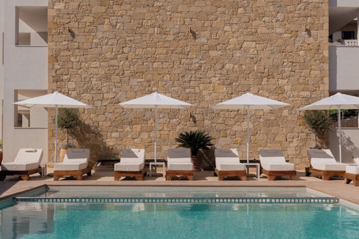 Pool 64 of 77