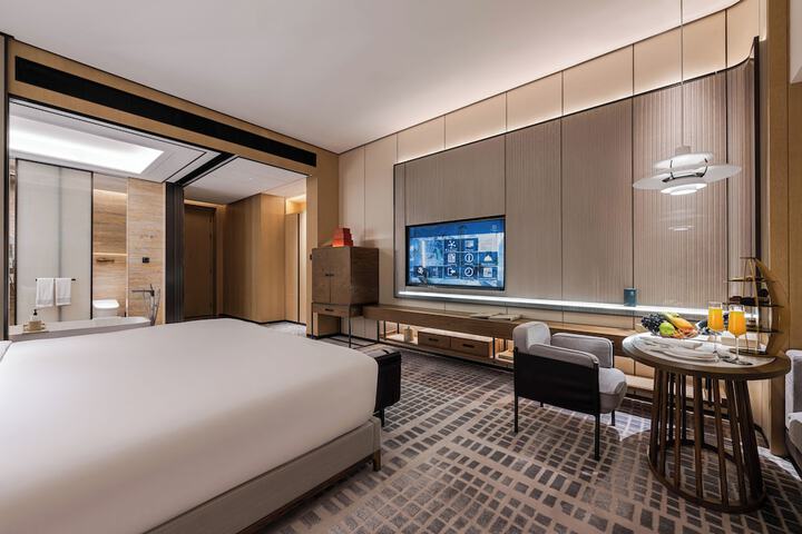 Room 28 of 90