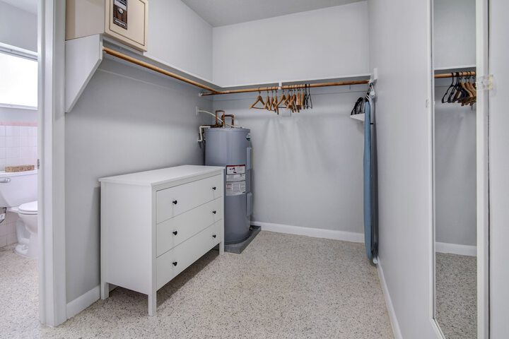 Studio Suite King Bed Kitchen (9 of 21)
