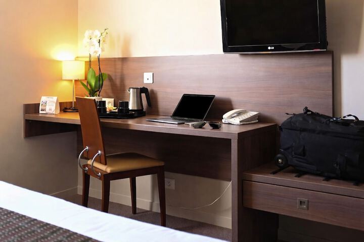 Room 12 of 30
